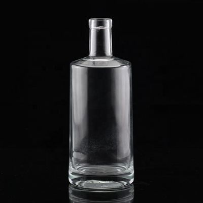 Промышленная водка Прозрачная стеклянная бутылка с короткой шеей и жирным телом 500 мл 750 мл