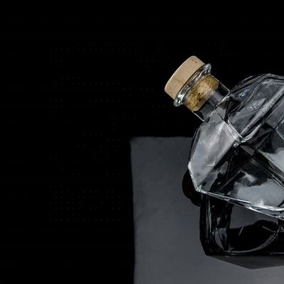 Прозрачный уникальный дизайн формы стеклянная бутылка с пробкой