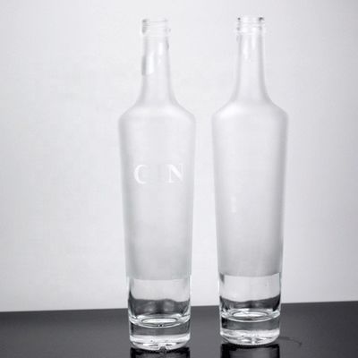 Бутылка с водкой из 750 мл из промышленных стеклянных морозильников для производства и торговли