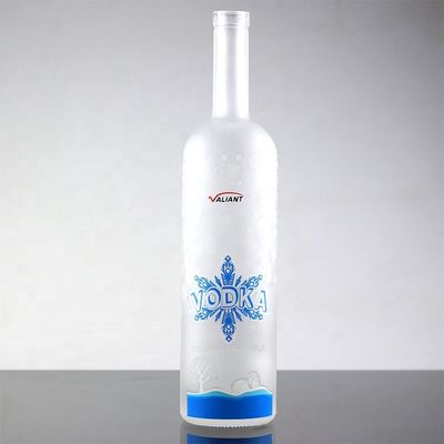 Бутылка с водкой из 750 мл из промышленных стеклянных морозильников для производства и торговли