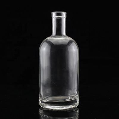 Промышленная водка Прозрачная стеклянная бутылка с короткой шеей и жирным телом 500 мл 750 мл