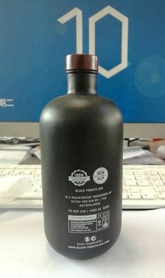 750 мл глянцевое черное стекло водка окрашенные бутылки печать на экране джин закрытие бутылка с алкоголем