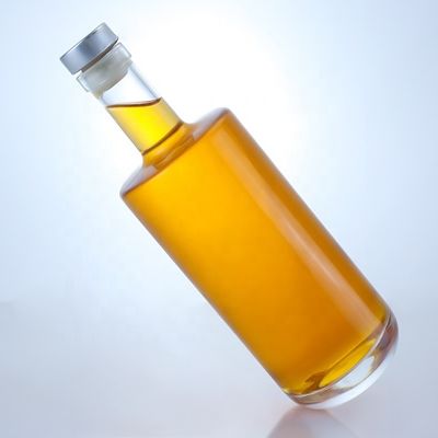 Прозрачная стеклянная бутылка с пробкой для виски, водки, текилы, джина и рома 500 мл/700 мл