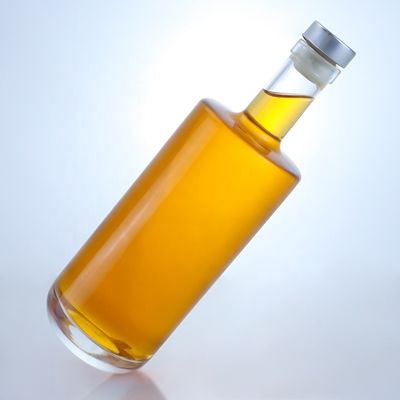 Прозрачная стеклянная бутылка с пробкой для виски, водки, текилы, джина и рома 500 мл/700 мл