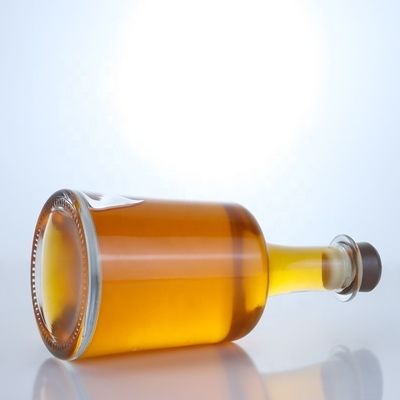 Поверхностная обработка Горячая штамповка Стеклянная бутылка с пробкой для водки Джин Ром Виски