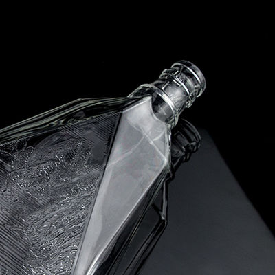 Густая, прозрачная стеклянная бутылка для джина, виски, рома, текилы и коньяка