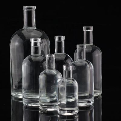 Стеклянный основной материал Водка Ликер Стеклянная бутылка различных размеров для дистилляций
