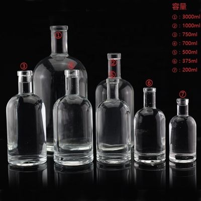 Стеклянный основной материал Водка Ликер Стеклянная бутылка различных размеров для дистилляций