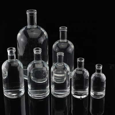 Стеклянный основной материал Водка Ликер Стеклянная бутылка различных размеров для дистилляций